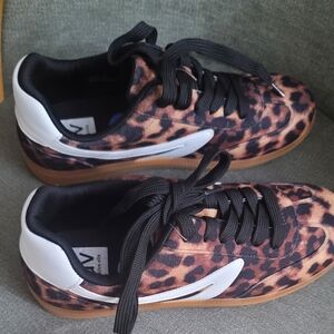 DOLCE VITA leopard print sneakers size 7.5